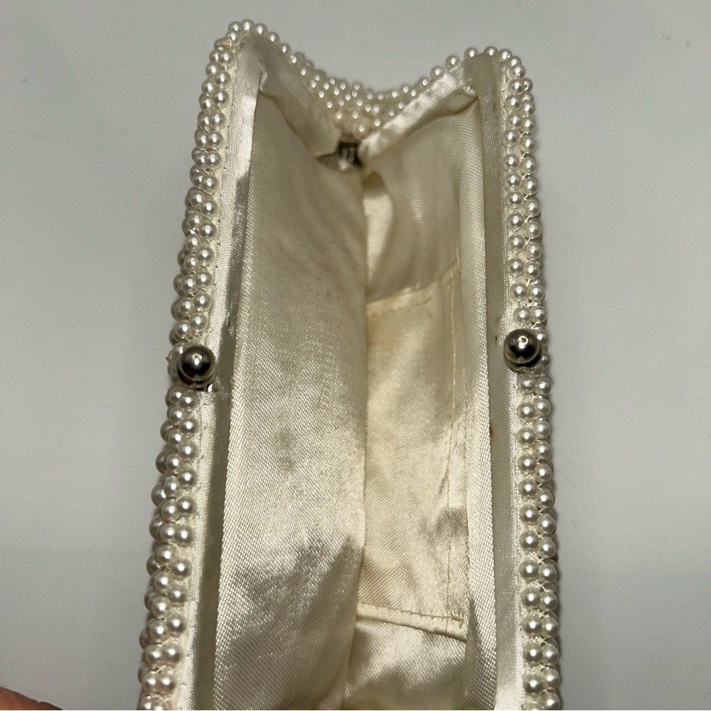 Vintage small pearl beaded clutch with satin lining - Picture 3 of 4